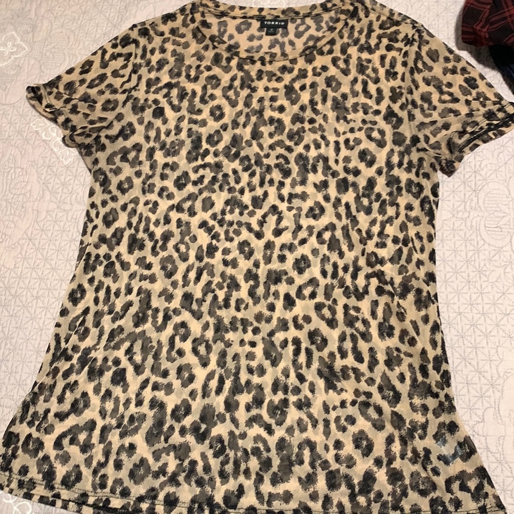 Torrid sheer stretch leopard print top. Sz 0 (10/12) large